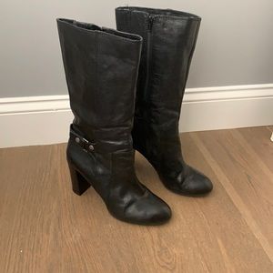 Women black boots